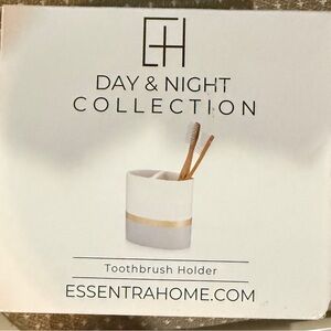 White and Gold Toothbrush Holder